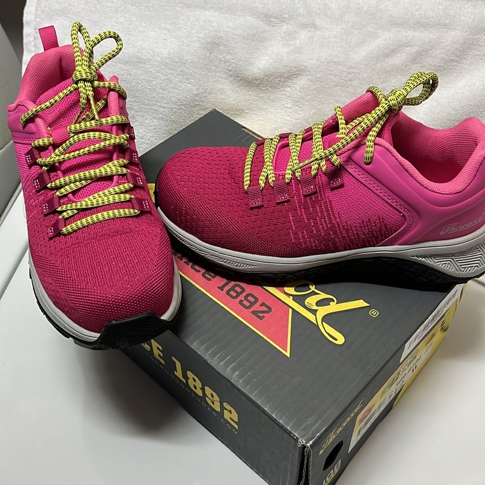 Thorogood Pink sz 7-7.5 safety shoes
